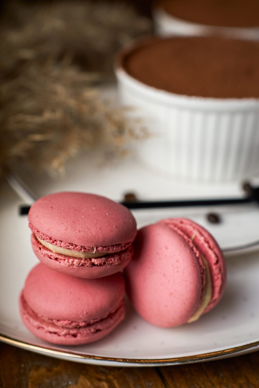 Rózsaszín macaron és tiramisu